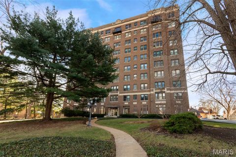 Photo of 3438 Russell Boulevard #604, St Louis, MO 63104 (MLS # 26004730)