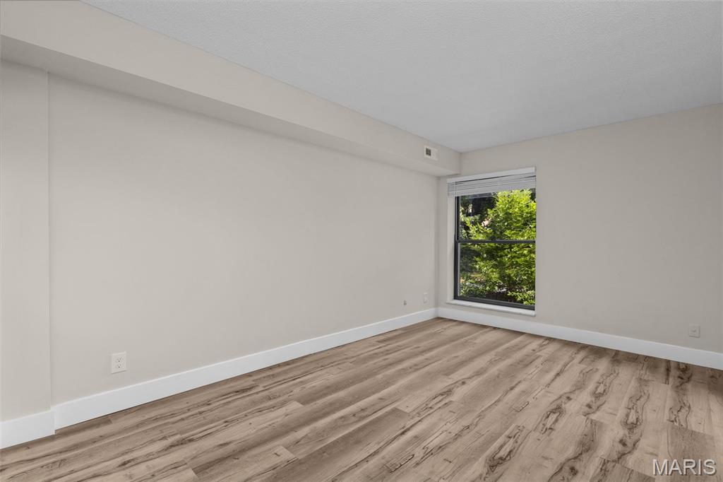 Coeur De Royale Condo Ph 4 Bldg - Residential