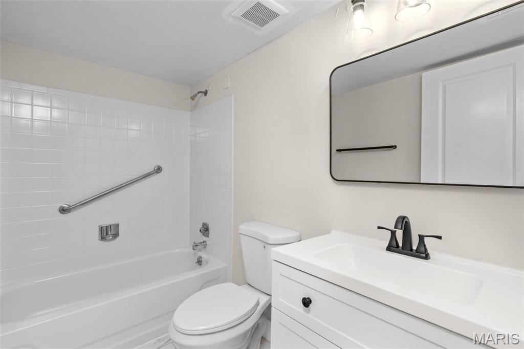 Coeur De Royale Condo Ph 4 Bldg - Residential