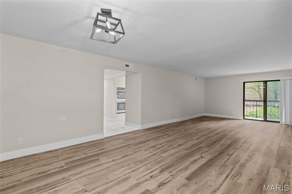 Coeur De Royale Condo Ph 4 Bldg - Residential