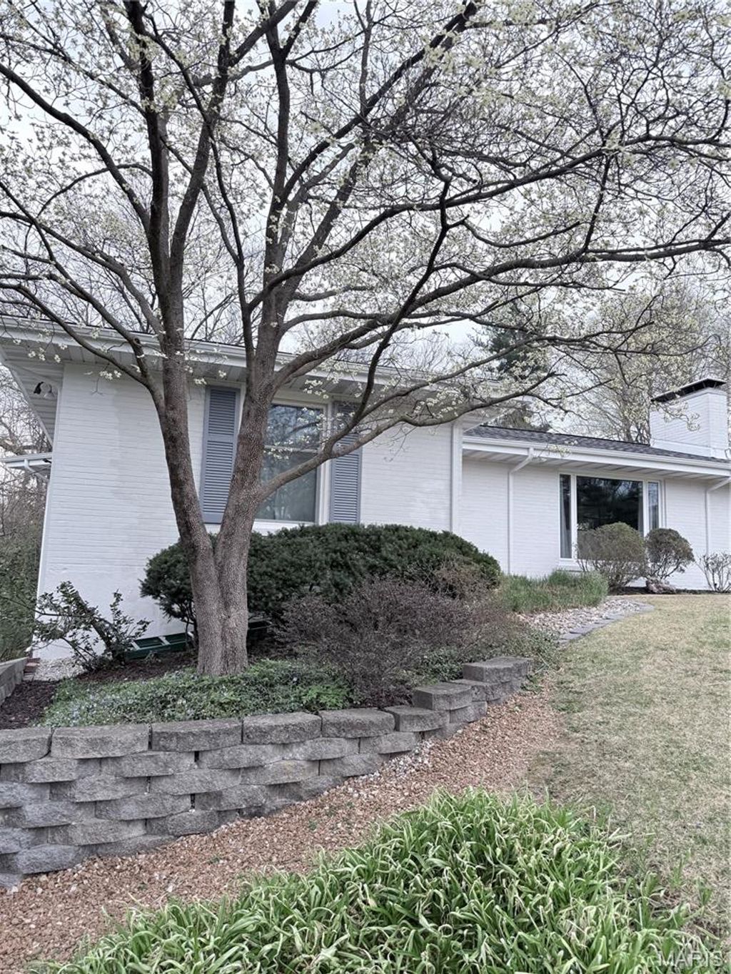 Photo of 6 Lake Pembroke Drive, Ferguson, MO 63135 (MLS # 26018723)