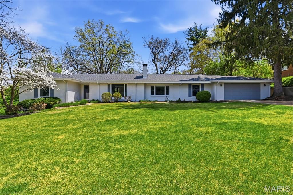 Photo of 6 Lake Pembroke Drive, Ferguson, MO 63135 (MLS # 26018723)