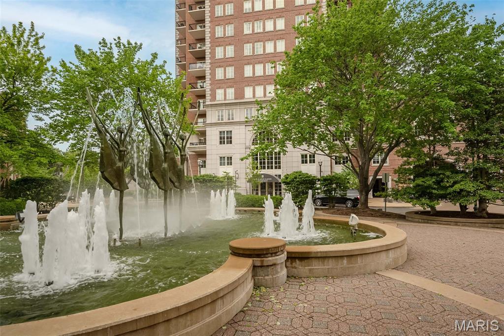 150 Carondelet Plaza 204