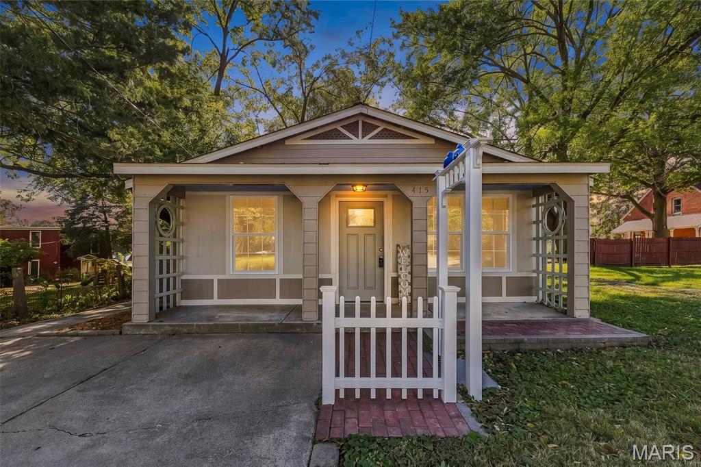 Photo of 415 Montgomery Street, St Charles, MO 63301 (MLS # 26066078)