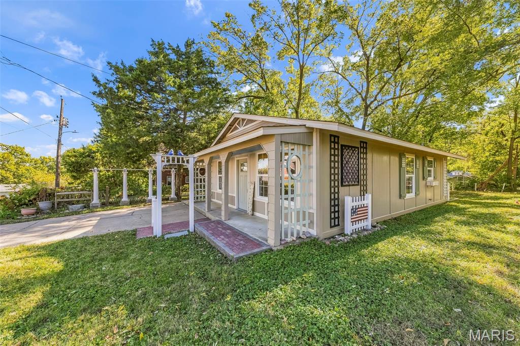 Photo of 415 Montgomery Street, St Charles, MO 63301 (MLS # 26066078)