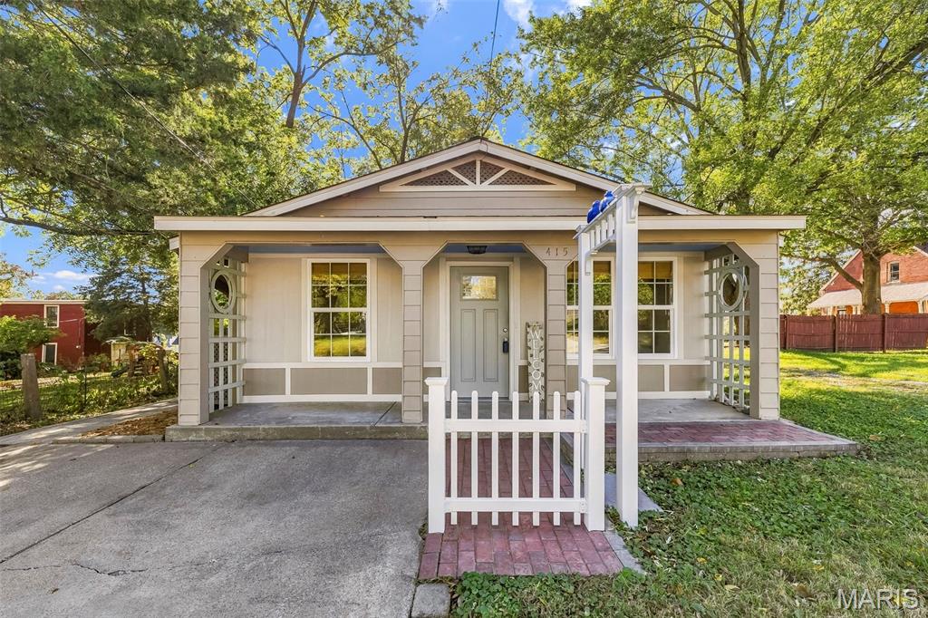 Photo of 415 Montgomery Street, St Charles, MO 63301 (MLS # 26066078)