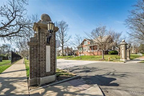 Tiny photo for 77 Aberdeen Place, Clayton, MO 63105 (MLS # 26018466)