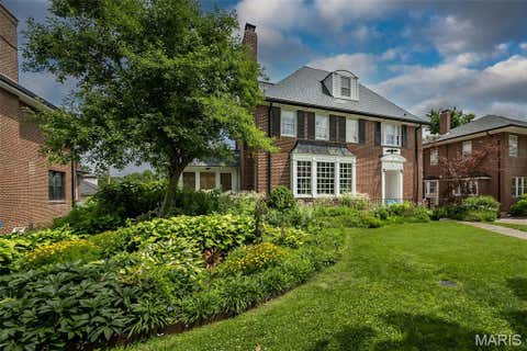 Photo of 77 Aberdeen Place, Clayton, MO 63105 (MLS # 26018466)