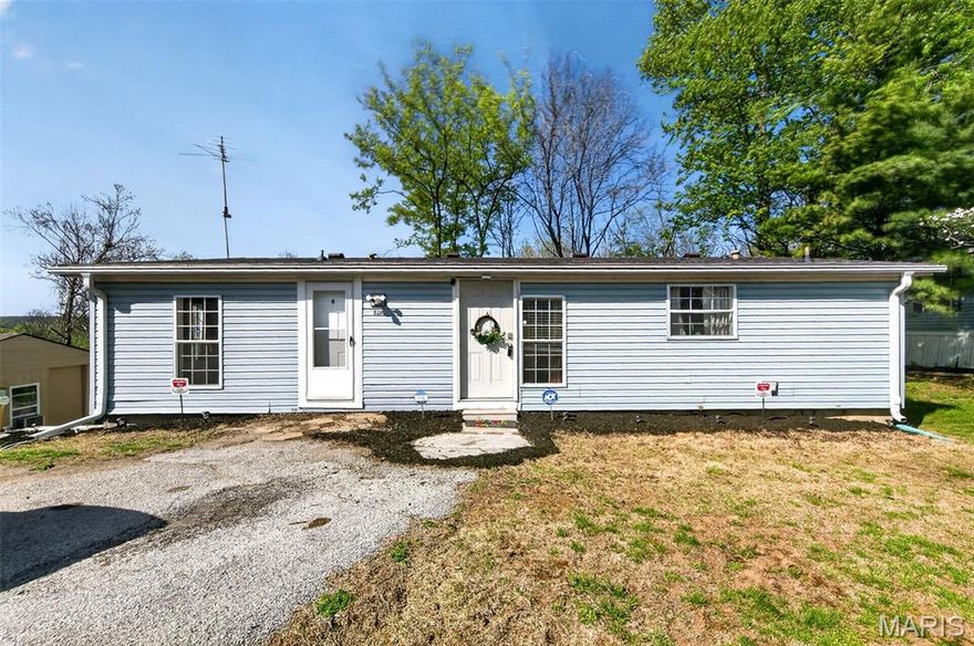 This charming 3-bedroom, 2-bath manufactured home in Fenton offers comfortable living with a spacious layout, modern stainless-steel appliances, and a covered back deck perfect for relaxing or entertaining while enjoying the privacy of a tree-lined backyard. Located near Gravois Bluffs, you'll have quick access to shopping, dining, and major highways, making this home a perfect blend of tranquility and convenience.