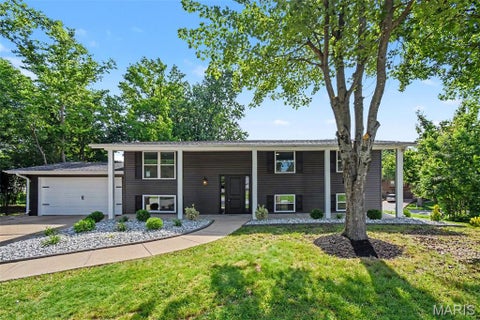 Photo of 4 Lussac Court, Lake Saint Louis, MO 63367 (MLS # 26038024)