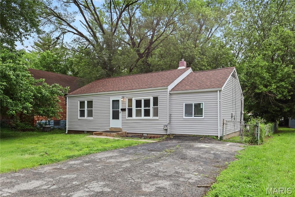 Photo of 408 S Harvey Avenue, St Louis, MO 63135 (MLS # 26026249)