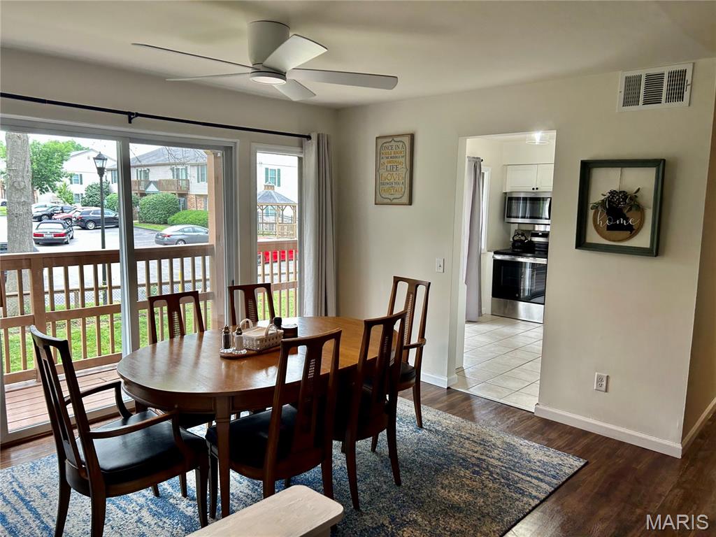 Chateau De Ville Sec 5 Condo - Residential