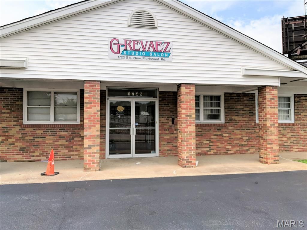 Photo of 1735 S New Florissant Road, Florissant, MO 63031 (MLS # 26029096)