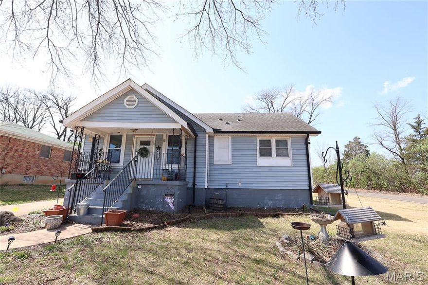 Create opportunity to own a 2 bed 1 bath home in Rock Hill at a discounted price. This property has some updated plumbing, newer, HVAC, many windows have been replaced, updated electric panel, updated water heater, and a large corner lot. FANTASTIC OPPORTUNITY TO GAIN EQUITY in a much sought after neighborhood. Home is being sold as-is.