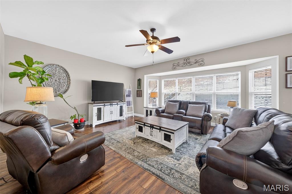 5563 Mirasol Manor Way