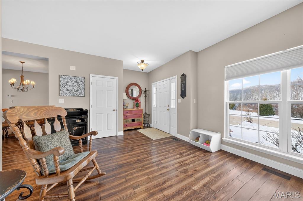 5563 Mirasol Manor Way