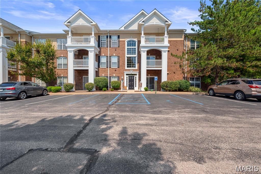 Photo of 13101 Mill Crossing Court #300, Creve Coeur, MO 63141 (MLS # 26027756)