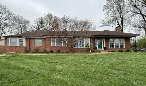 Photo of 9028 McKnight Woods Lane, Richmond Heights, MO 63117 (MLS # 26009880)