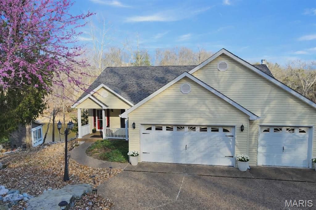Photo of 1497 S Lake Sherwood Drive, Marthasville, MO 63357 (MLS # 26018274)