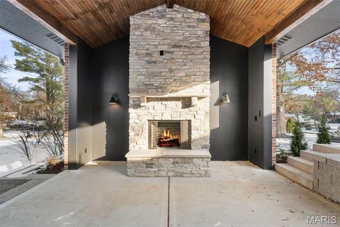 Photo of 1534 Woodgate Drive, Frontenac, MO 63131 (MLS # 25078109)