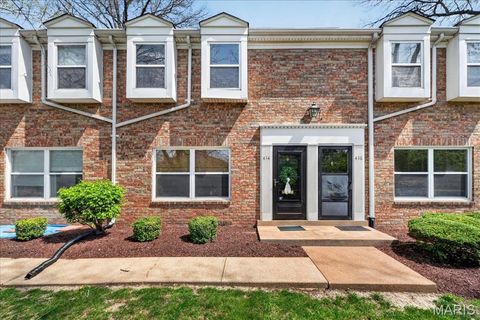 Photo of 414 S Geyer Road, Kirkwood, MO 63122 (MLS # 26016750)