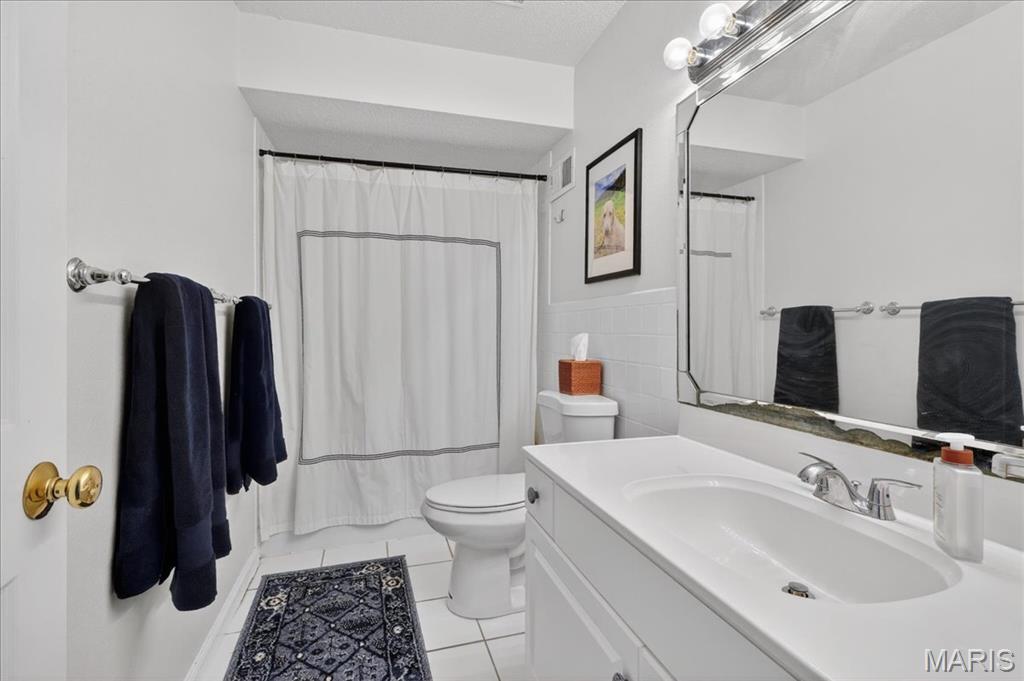 Colony Woods Condo - Residential