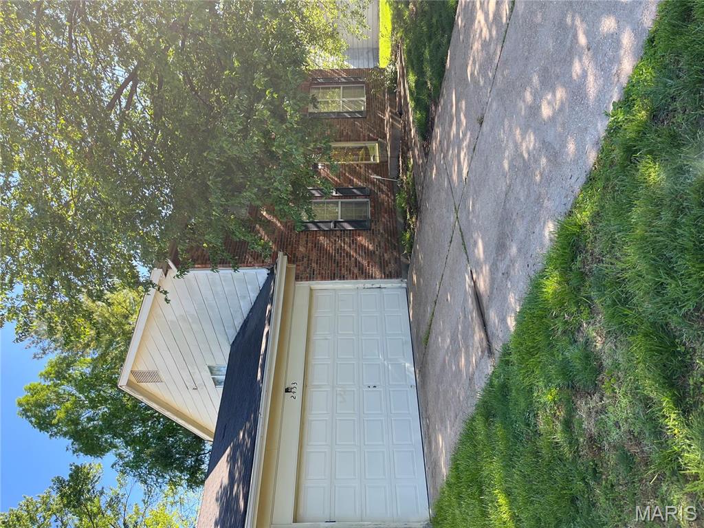 Florissant, Missouri 63033, United States, 4 Bedrooms Bedrooms, ,3 BathroomsBathrooms,Residential,Pending,128959