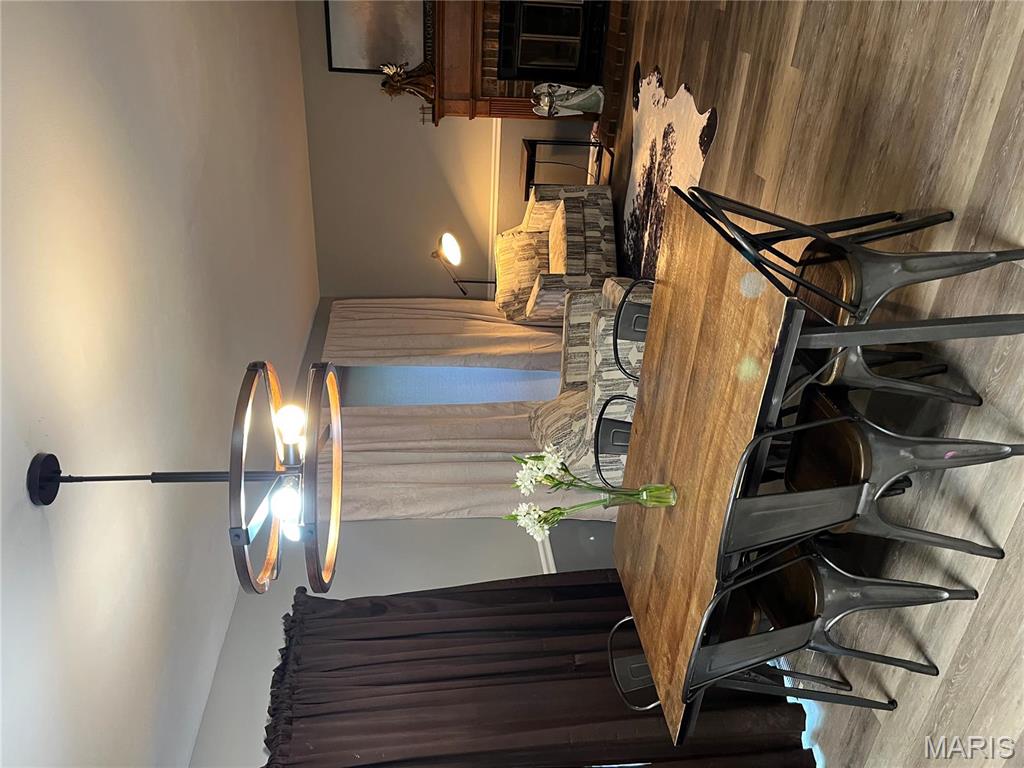 Florissant, Missouri 63033, United States, 4 Bedrooms Bedrooms, ,3 BathroomsBathrooms,Residential,Pending,128959