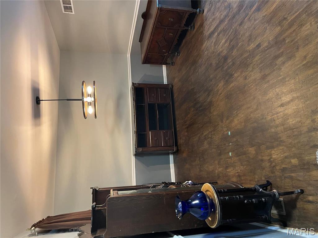 Florissant, Missouri 63033, United States, 4 Bedrooms Bedrooms, ,3 BathroomsBathrooms,Residential,Pending,128959