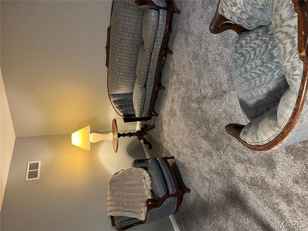 Florissant, Missouri 63033, United States, 4 Bedrooms Bedrooms, ,3 BathroomsBathrooms,Residential,Pending,128959