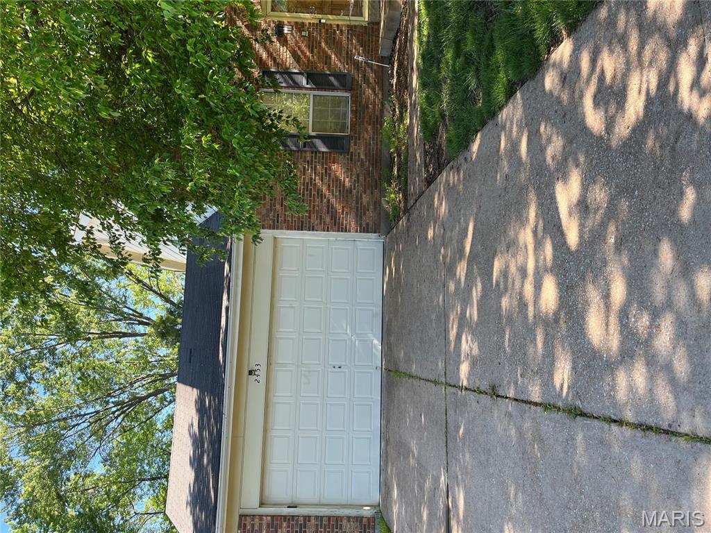 Florissant, Missouri 63033, United States, 4 Bedrooms Bedrooms, ,3 BathroomsBathrooms,Residential,Pending,128959