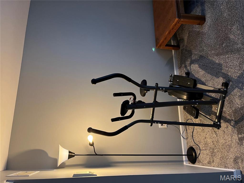 Florissant, Missouri 63033, United States, 4 Bedrooms Bedrooms, ,3 BathroomsBathrooms,Residential,Pending,128959