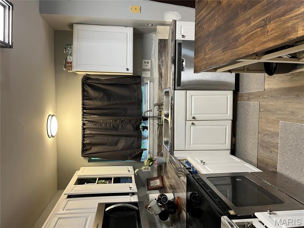 Florissant, Missouri 63033, United States, 4 Bedrooms Bedrooms, ,3 BathroomsBathrooms,Residential,Pending,128959