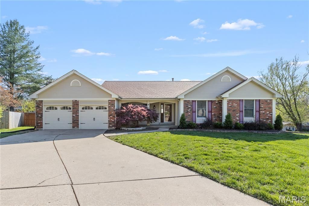 Photo of 4 Scarsdale Manor Court, St Charles, MO 63303 (MLS # 26020997)
