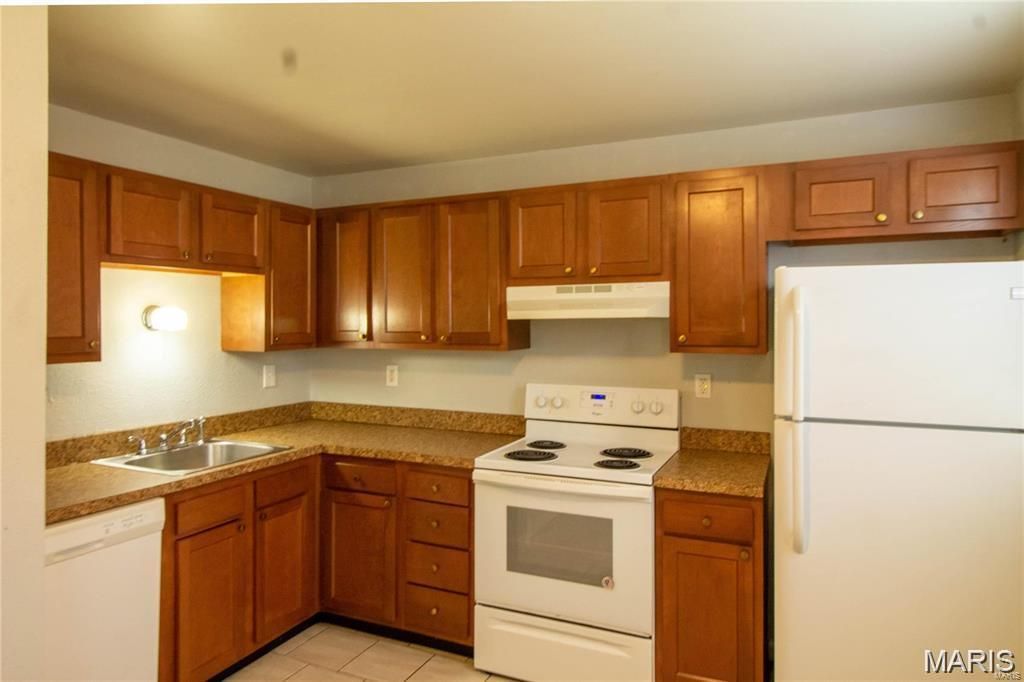 Photo of 317 Mount Everest Dr #D, Fenton, MO 63026 (MLS # 26027495)