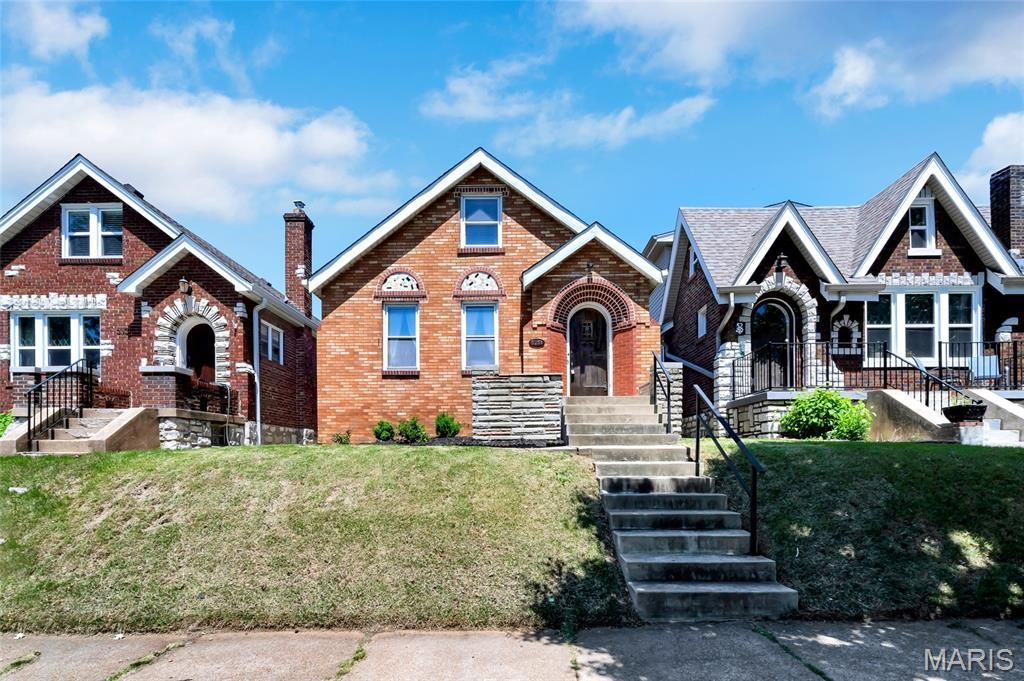Photo of 5251 Walsh Street, St Louis, MO 63109 (MLS # 26028642)