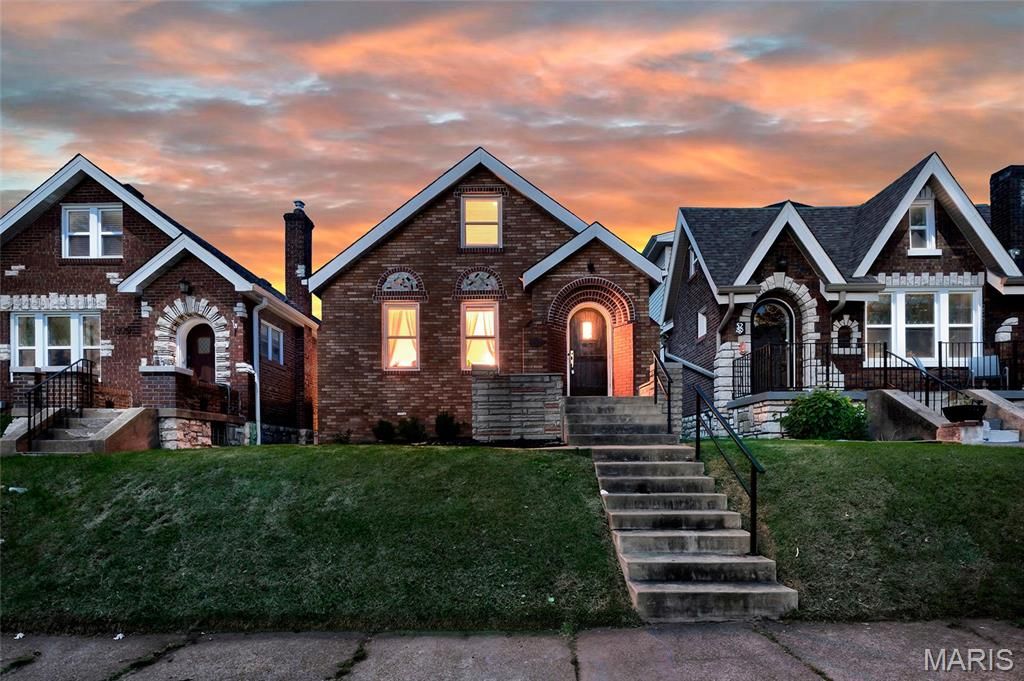 Photo of 5251 Walsh Street, St Louis, MO 63109 (MLS # 26028642)