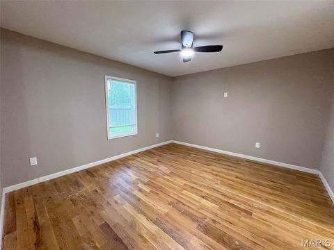 Tiny photo for 605 Don Street, Poplar Bluff, MO 63901 (MLS # 26031480)