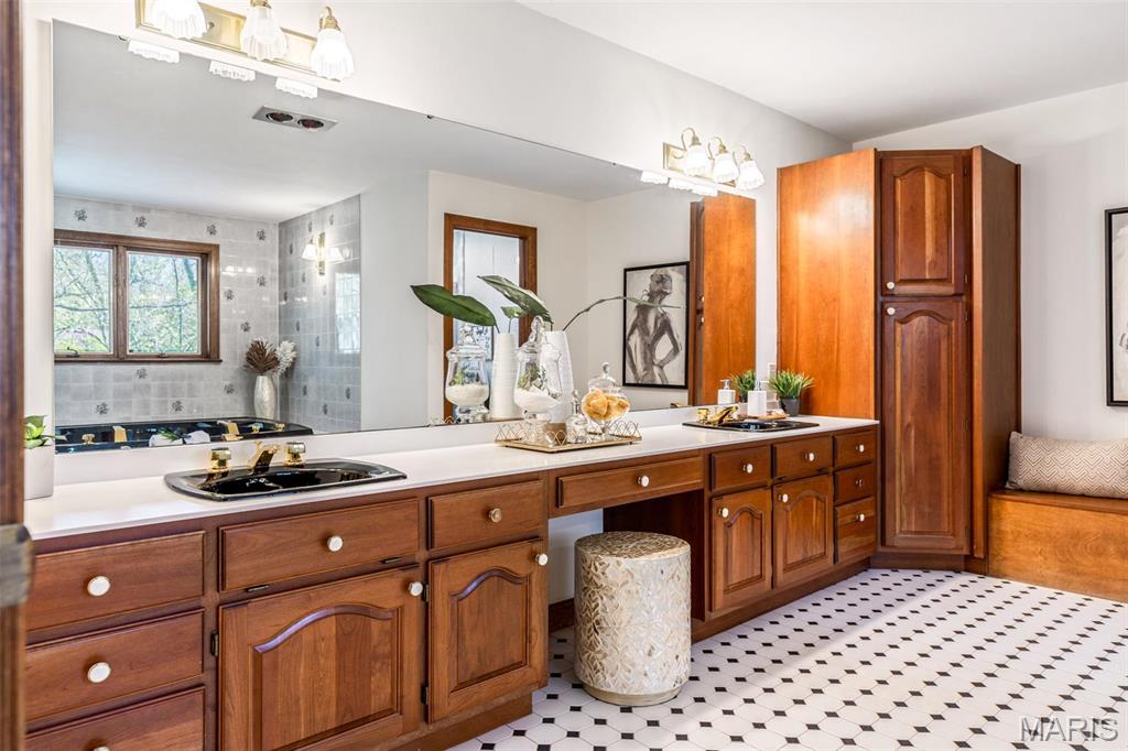 Ladue Aire Estate - Residential