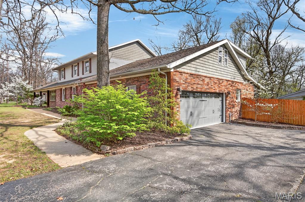 Whispering Oaks - Residential