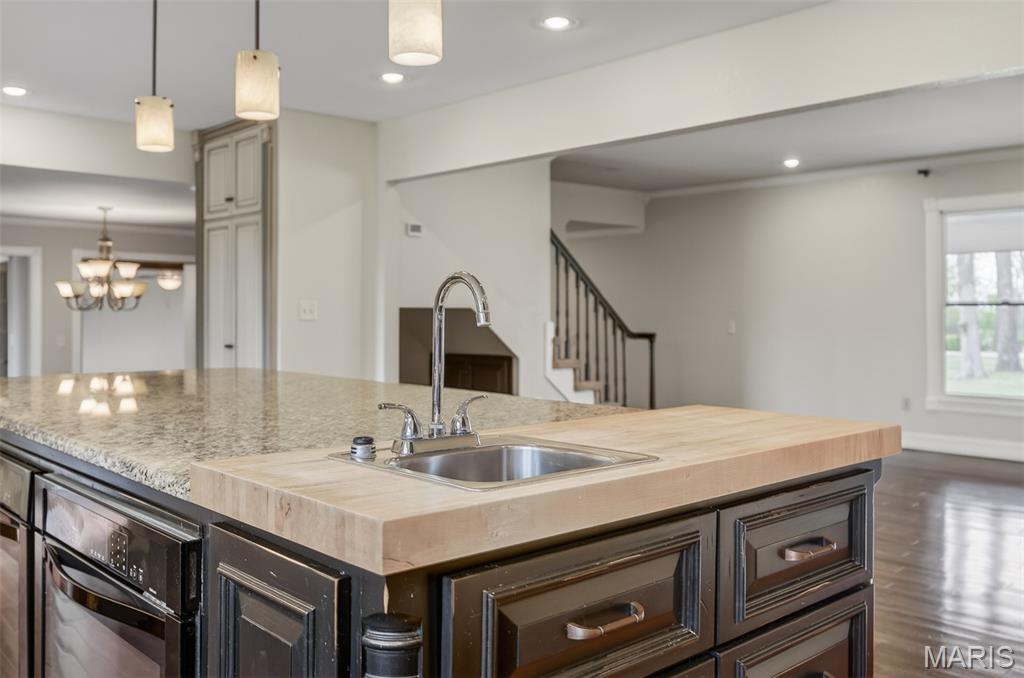 Whispering Oaks - Residential