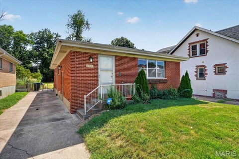 Tiny photo for 4402 Tholozan Avenue, St Louis, MO 63116 (MLS # 26057244)