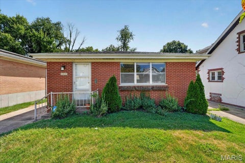 Photo of 4402 Tholozan Avenue, St Louis, MO 63116 (MLS # 26057244)
