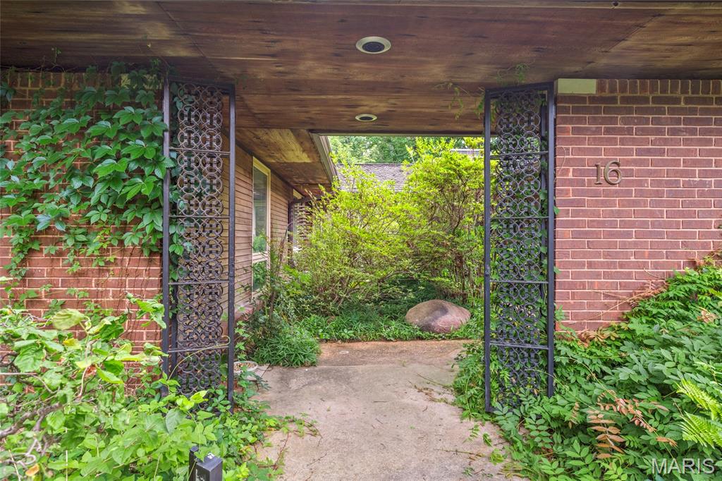 16 Meadowbrook Country Club Estate