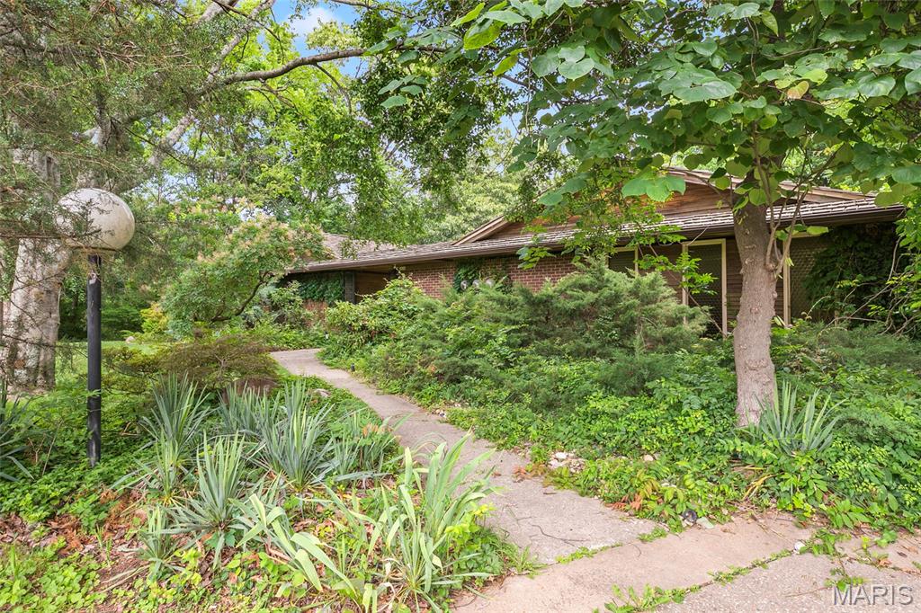 16 Meadowbrook Country Club Estate
