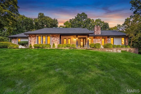 Photo of 2 Deer Field Ridge Road, Chesterfield, MO 63005 (MLS # 26063376)