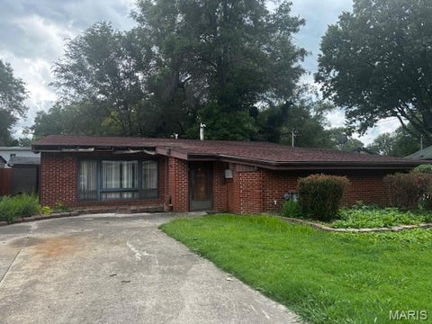 Photo of 710 Valley Drive, East Alton, IL 62024 (MLS # 26046174)