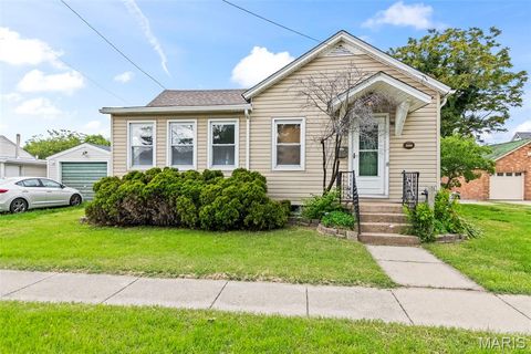 Photo of 117 W Ferdon Street, Litchfield, IL 62056 (MLS # 26031566)