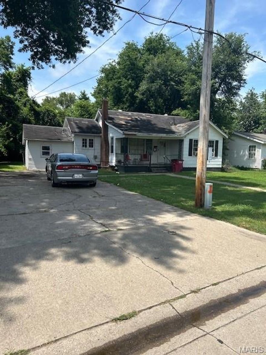 If you are looking for an investment property or a home that requires some TLC, this home is ready for your renovations.  Priced to sell quickly, schedule your viewing today!