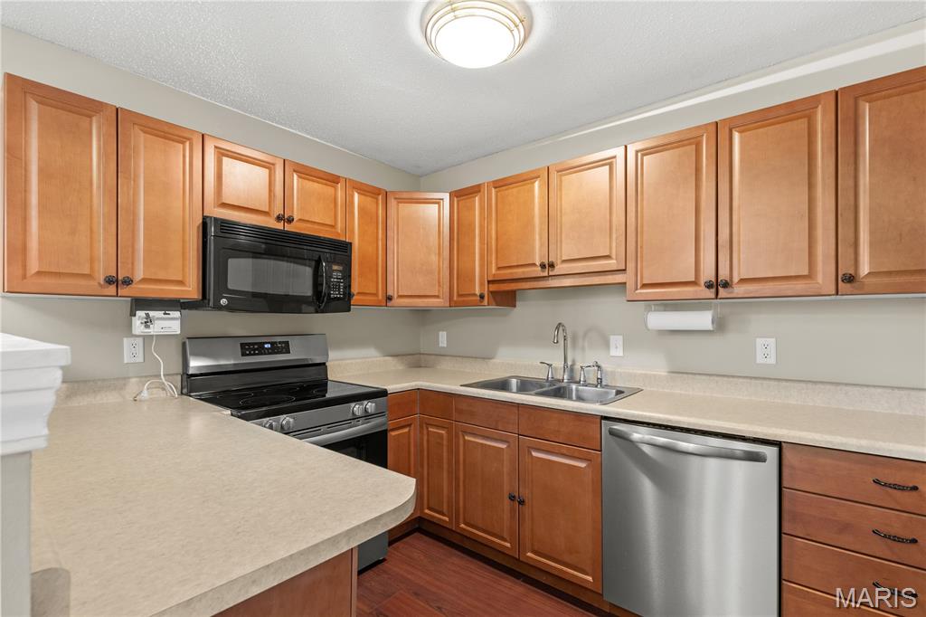 McKelvey Manor Condo - Residential